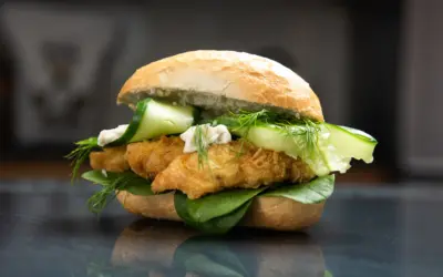 Zobacz jak panierowana ryba podbija menu fast foodów. Przepis na hit w Twoim menu